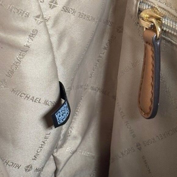 MICHAEL KORS ABBEY Vanilla Large Cargo Signature Backpack Bag 35T9GAYB7B NWOT - Picture 10 of 16